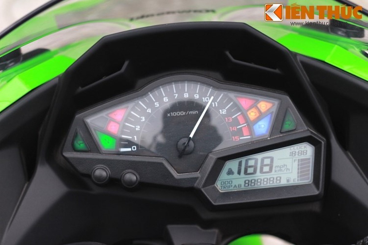 Yamaha R3 vs Kawasaki Ninja 300 tai Viet Nam 